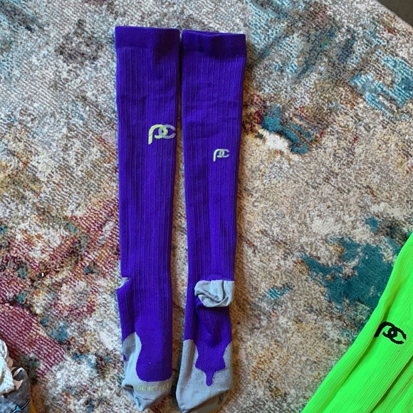 Pro Compression Socks - Picture 2 of 4